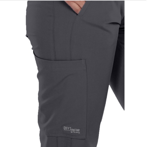 Grey’s Anatomy Olivia 6 Pocket Elastic Waist Pants - Picture 4 of 12